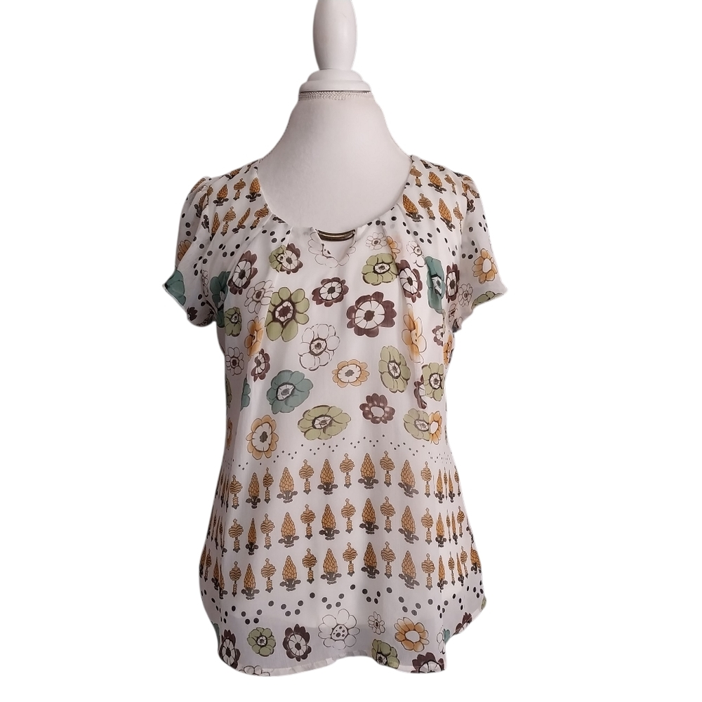 Dress Barn Size Medium White Floral Flowy Causal Short Sleeve Top Blouse